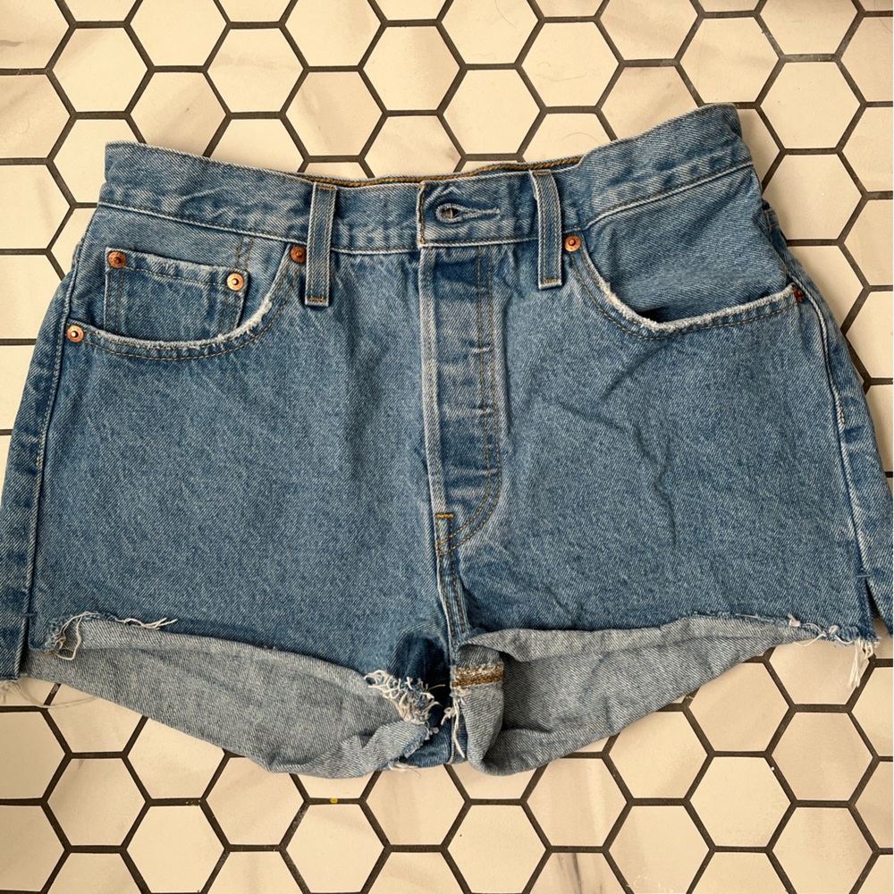 Levi 501 denim shorts, size 29